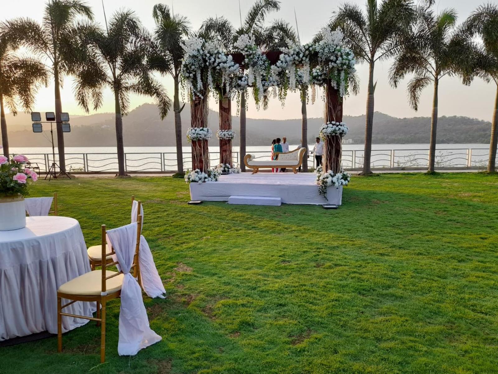 Aquarius Resort Gorhe Khurd Екстер'єр фото